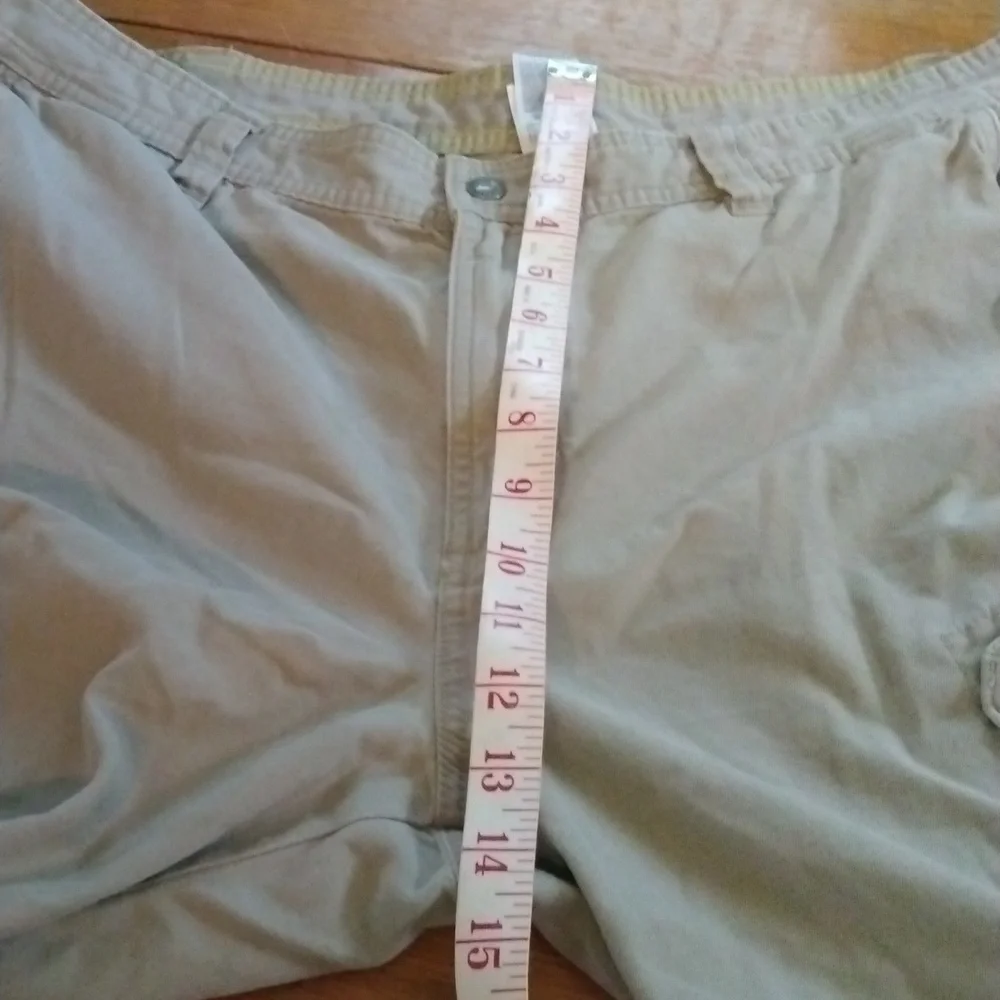 The North Face men's Tannish cargo shorts. Size 38. Get ready for spring!